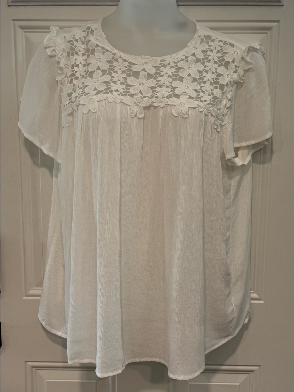 Torrid White Floral Crochet Lace Flutter Sleeve Blouse